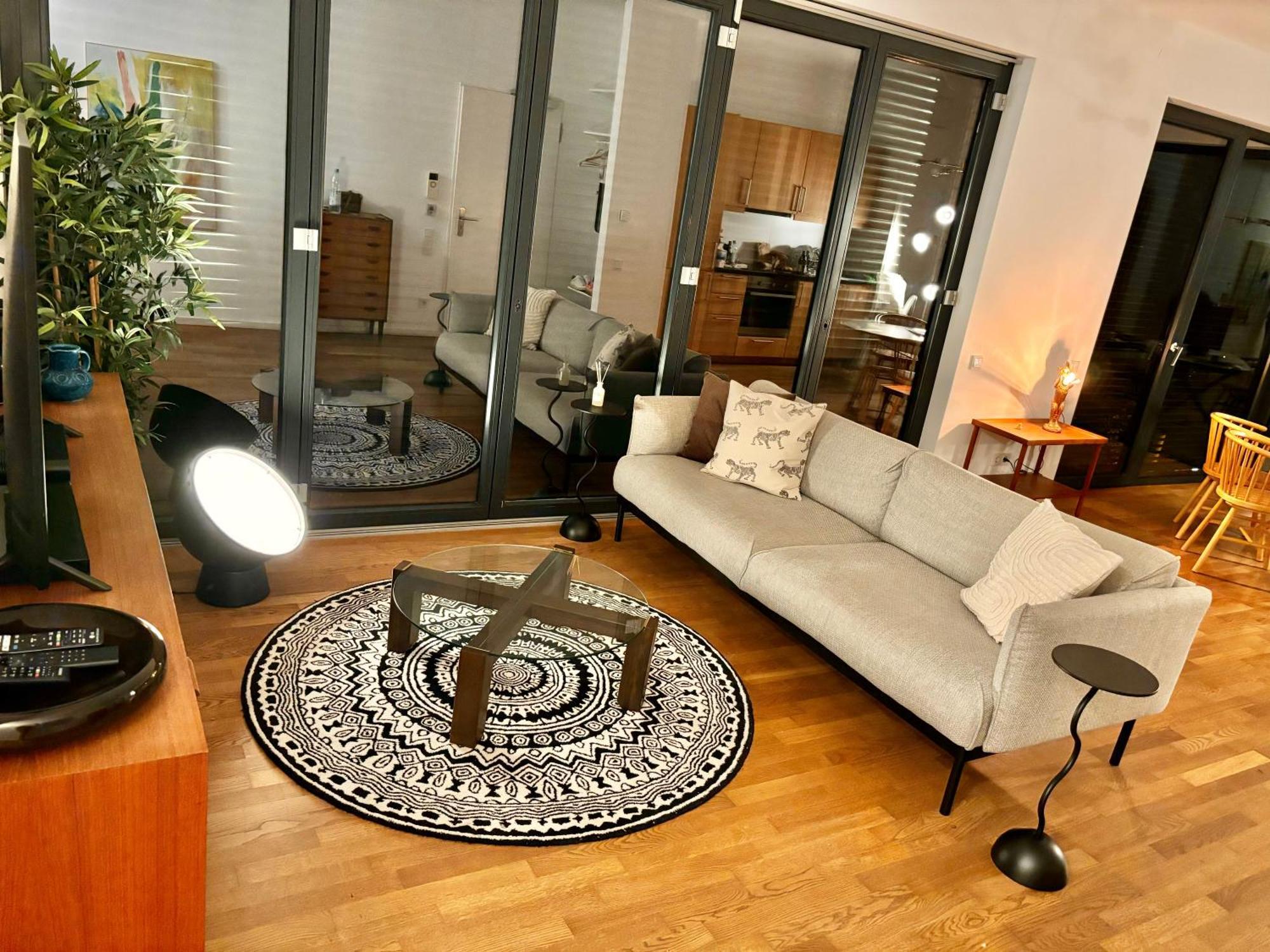 2 Bedroom Mauerpark-Apartment, Berlin Mitte View Calendar Exterior photo