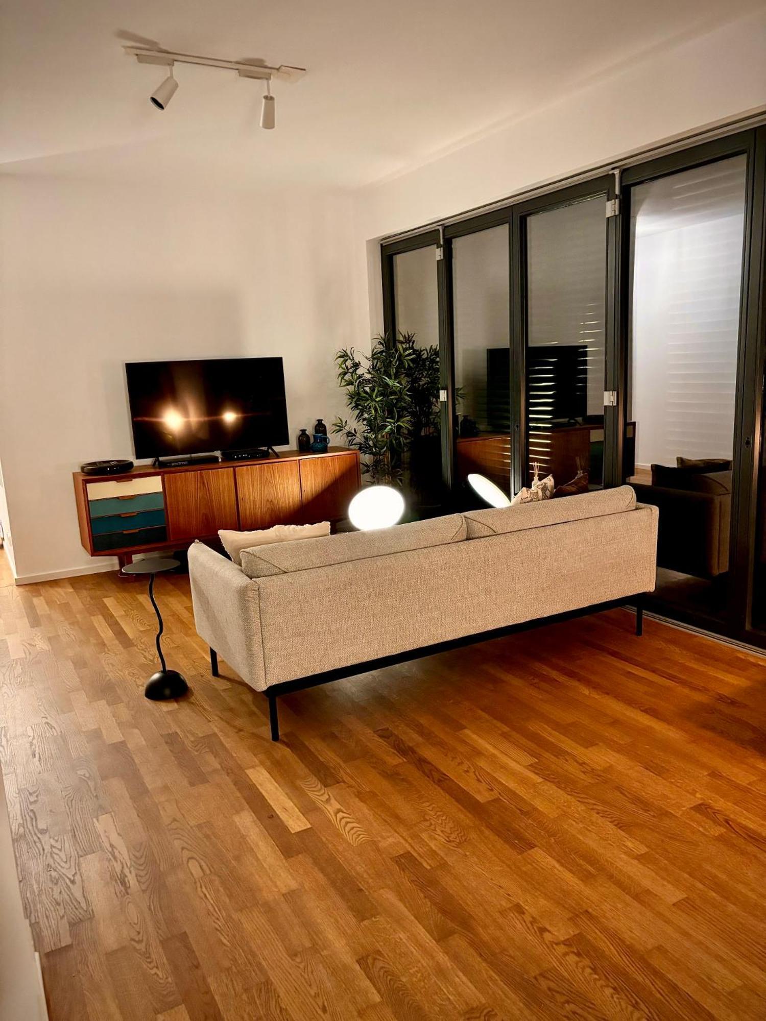 2 Bedroom Mauerpark-Apartment, Berlin Mitte View Calendar Exterior photo